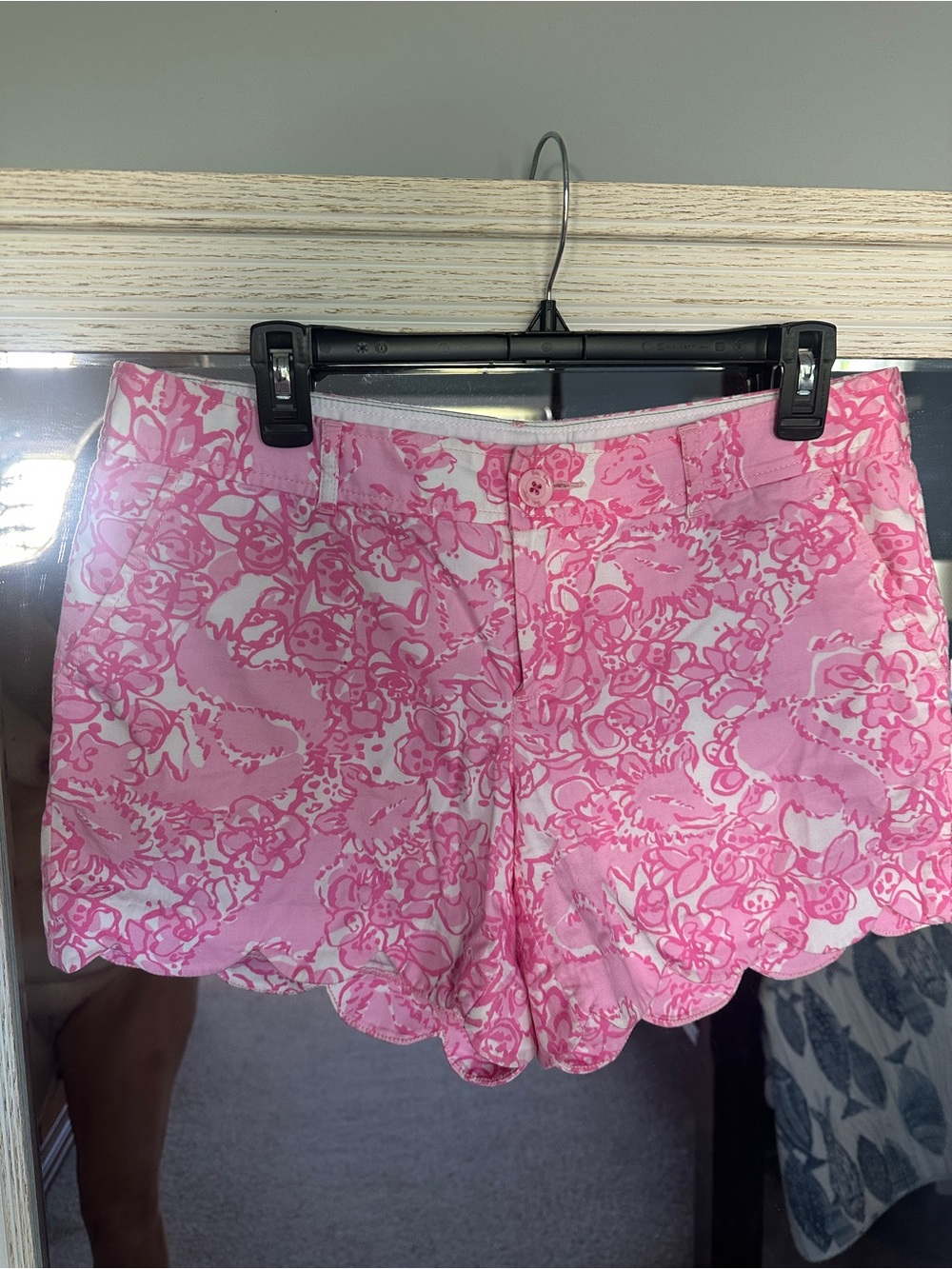 Lilly Pulitzer SZ 10 Buttercup Pink Floral Scallop Hem Women's Shorts